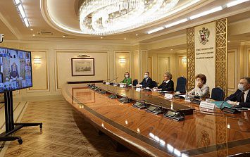 Валентина Матвиенко в режиме видеоконференции провела встречу с молодыми парламентариями
