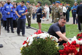 Петербургские волонтеры почтили память жертв трагедии в Беслане