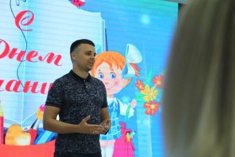С Днём знаний поздравил детей из малообеспеченных и многодетных семей Александр Федчишин
