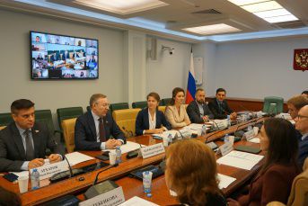 Повышение доступности и эффективности лечения онкологических заболеваний обсудили молодые законодатели  и приглашенные эксперты на круглом столе в Совете Федерации
