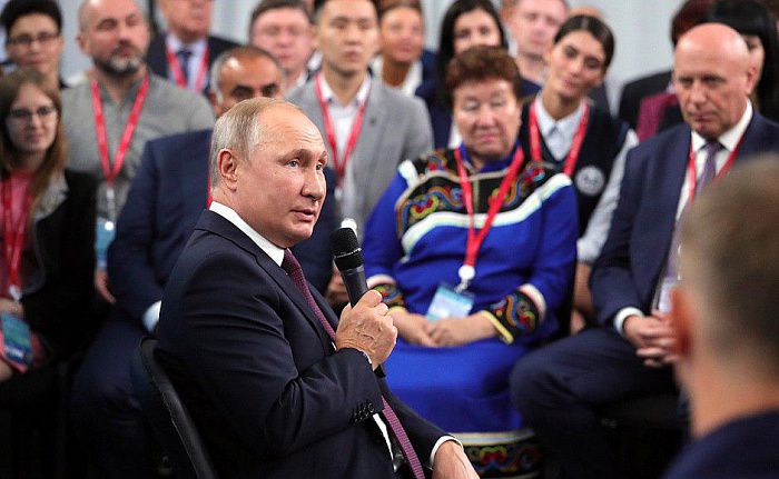 Владимир Путин встретился с представителями общественности для обсуждения вопросов развития Дальнего Востока