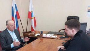 Член Палаты молодых законодателей Александр Бондаренко провел рабочую встречу с сенатором Валерием Радаевым