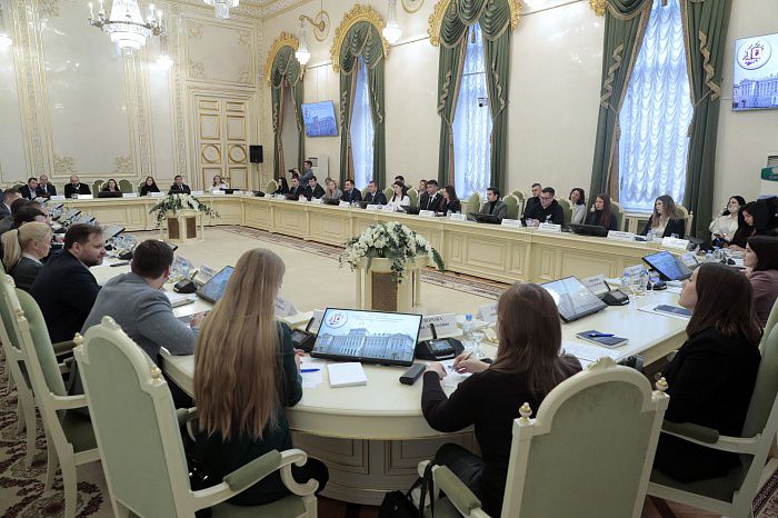 В Мариинском дворце (Санкт-Петербург) обсудили перспективы развития молодежного парламентаризма в РФ 